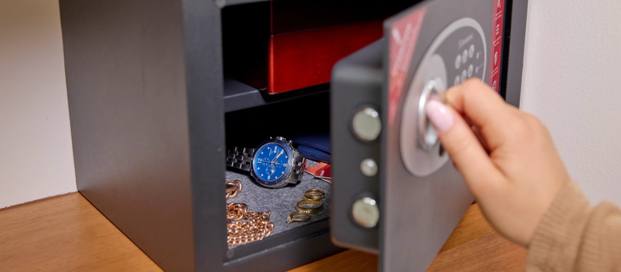 обрати надійний сейф для дому